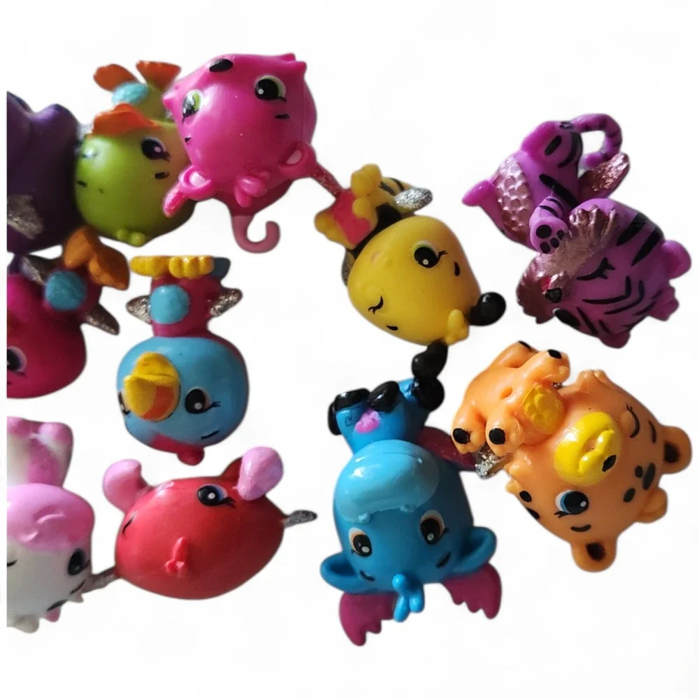 16 Hatchimals Glitter Wings Colleggtibles Lot‎ Mini Figures Collectibles